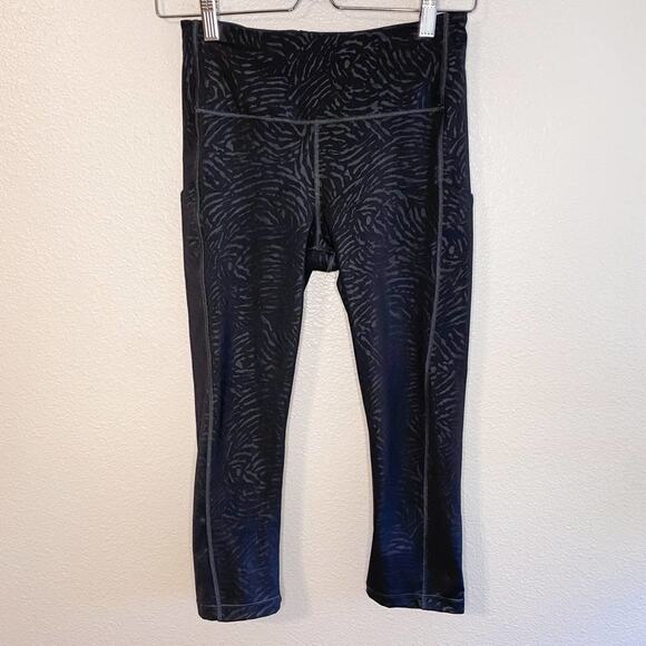 Athleta Ultimate Stash Pocket Printed Capri - Picture 1 of 5